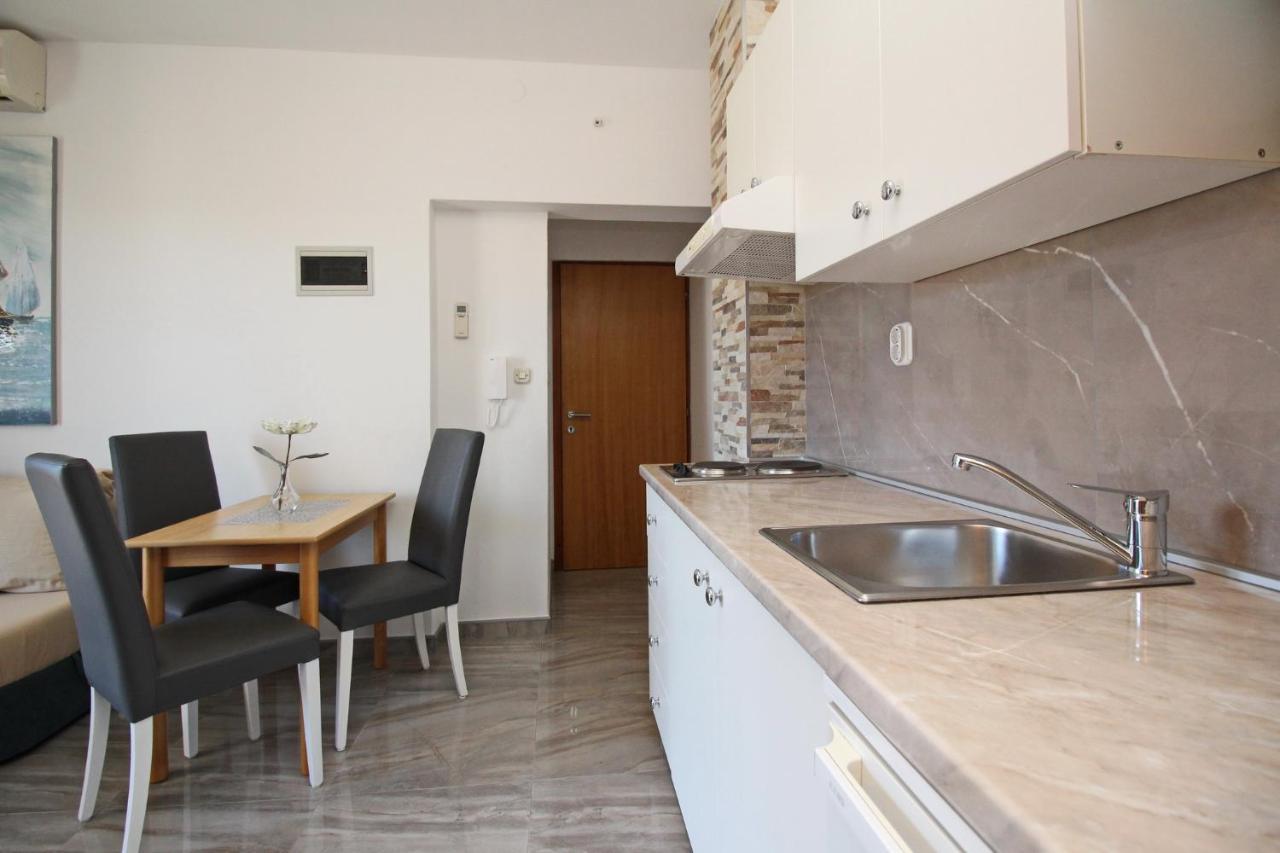 Apartments With A Parking Space Baska, Krk - 18716 المظهر الخارجي الصورة